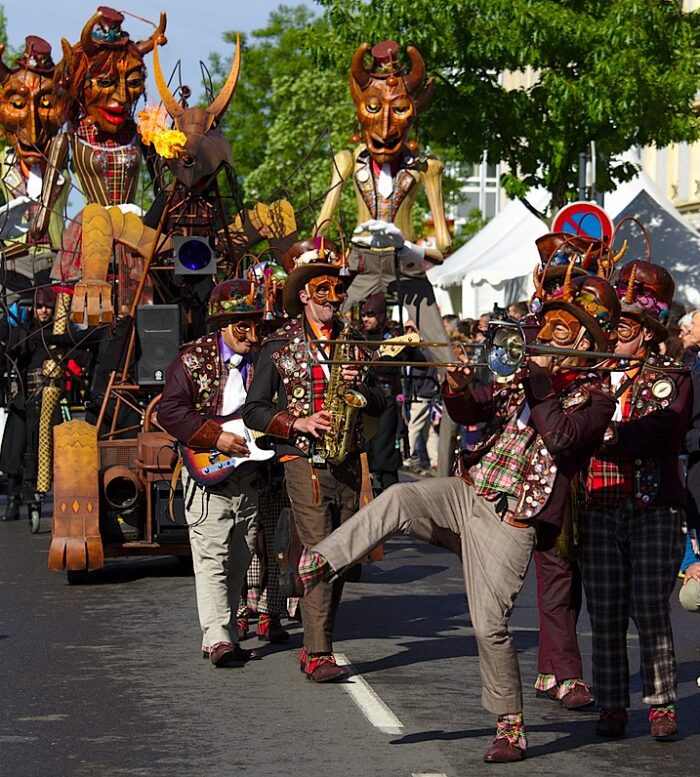 DEVIL DANCE - Imagen 4