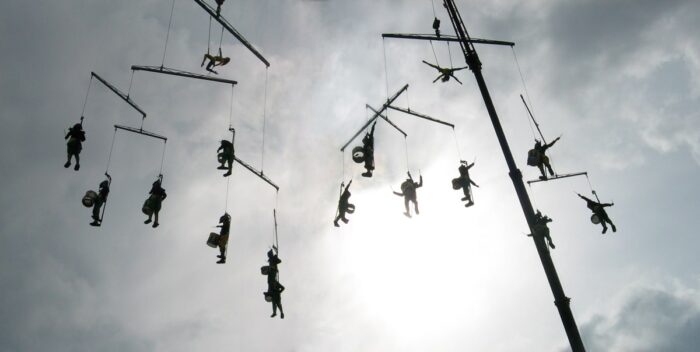 HUMAN PUPPETS - Imagen 2