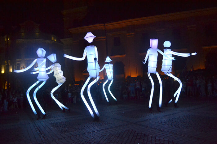 GIGANTES BAILARINES - Imagen 3
