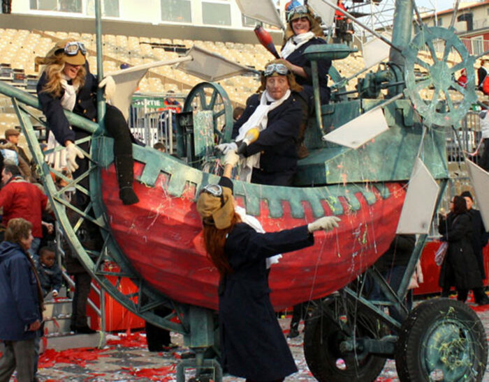 POWERED BOAT - Imagen 4