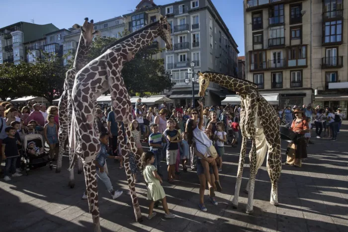 GIRAFFES - Imagen 4